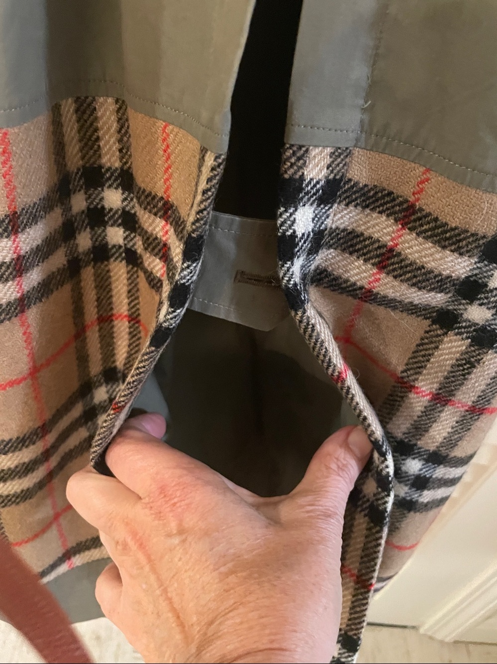 Burberrys’ Olive Double Breasted Trench Coat Signature Check Plaid Hem Vtg - Picture 16 of 16